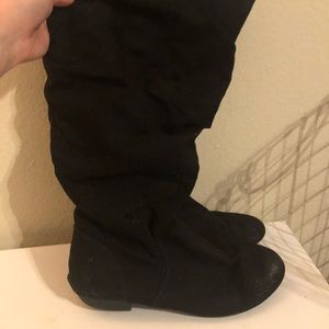 Black slouchy boots